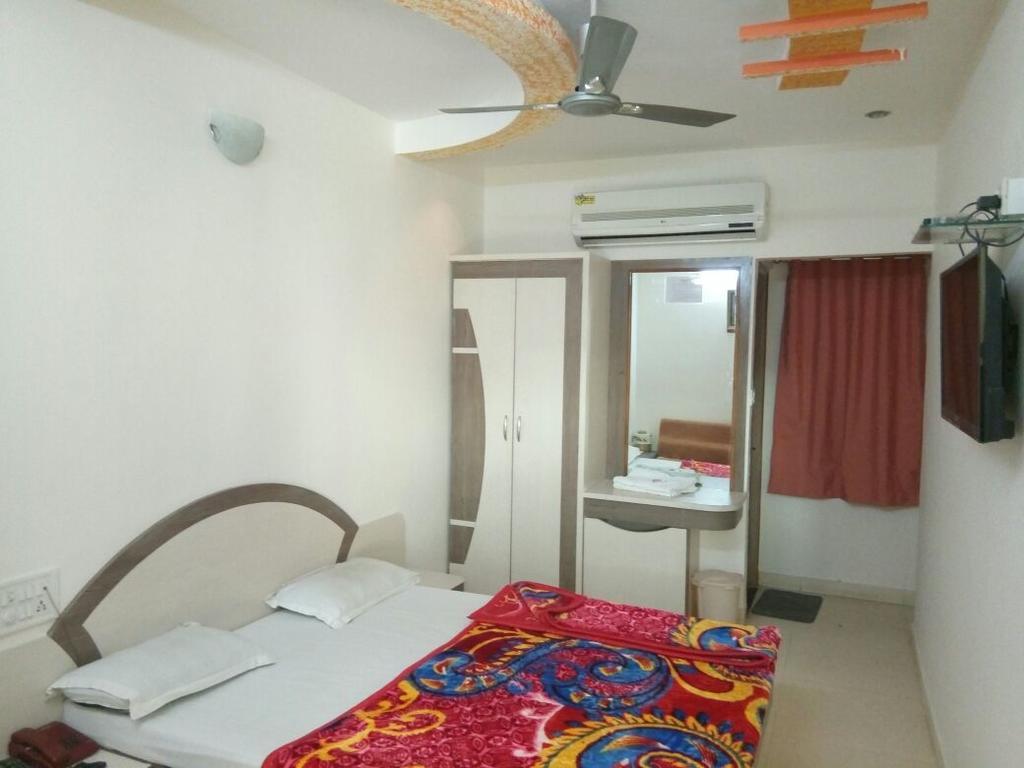 Hotel Sudarshan Nāthdwāra Buitenkant foto