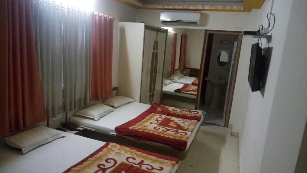 Hotel Sudarshan Nāthdwāra Buitenkant foto