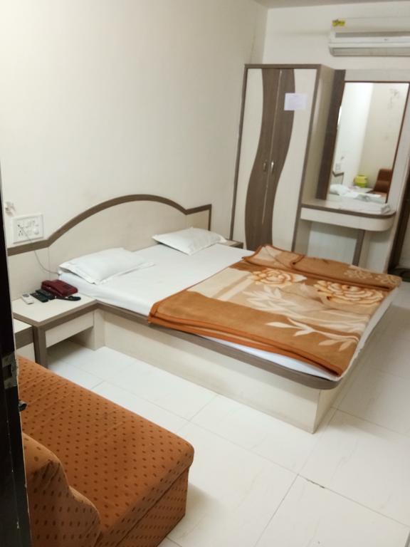 Hotel Sudarshan Nāthdwāra Buitenkant foto